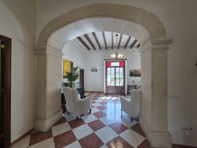 AB NOV 26 : Typisch mallorquinisches Dorfhaus auf 2 Etagen in Ariany -- DH 20