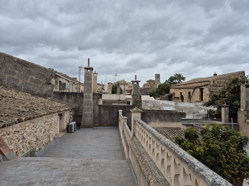 AB NOV 26 : Typisch mallorquinisches Dorfhaus auf 2 Etagen in Ariany -- DH 20