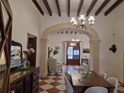 AB NOV 26 : Typisch mallorquinisches Dorfhaus auf 2 Etagen in Ariany -- DH 20