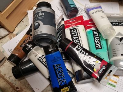 Acrylfarben günstig abzugeben