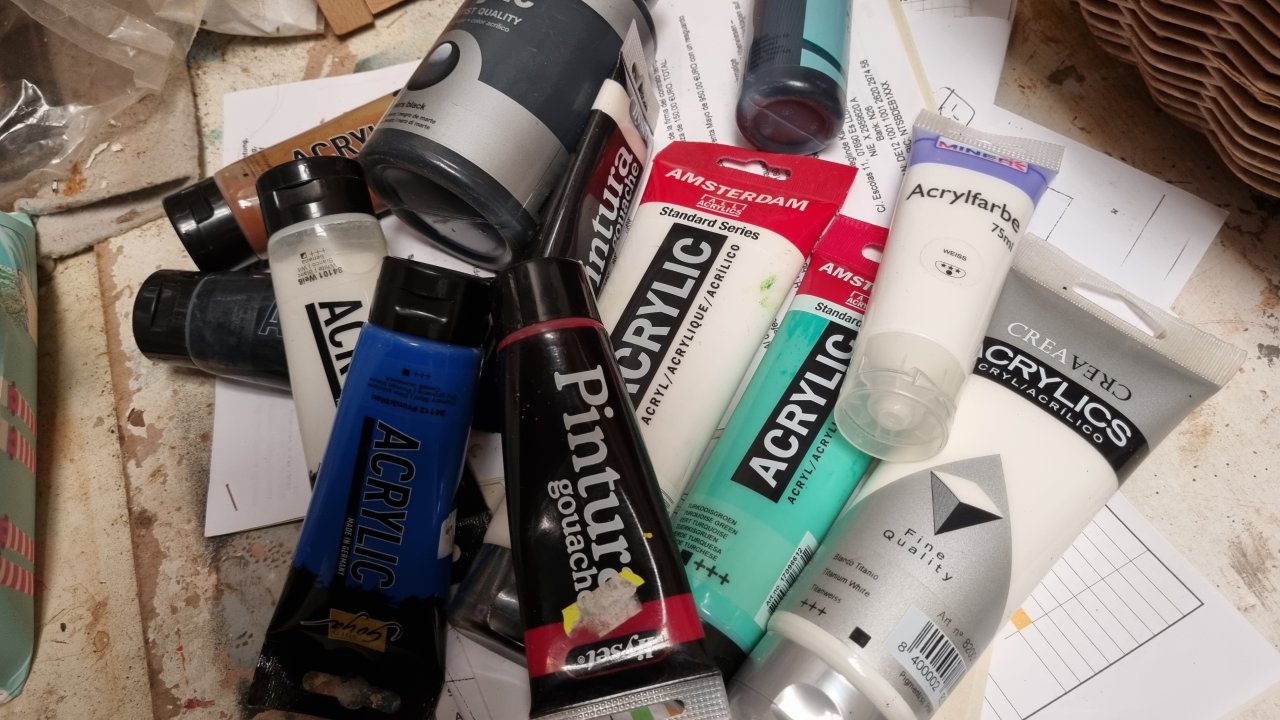 Acrylfarben günstig abzugeben