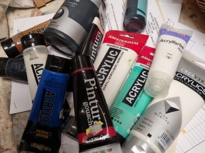 Acrylfarben günstig abzugeben