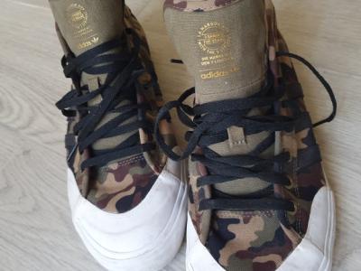 ADIDAS Turnschuhe !!! NEUWERTIG!!!