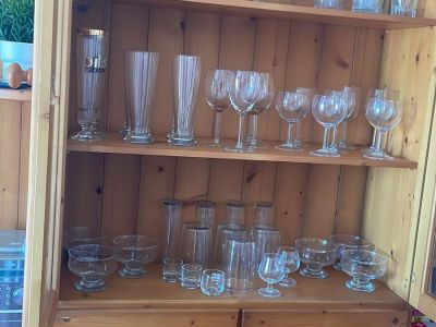 Alcudia - Schöner Vitrinenschrank / Anrichte aus Holz (Landhausstil)  Zu verschenken!