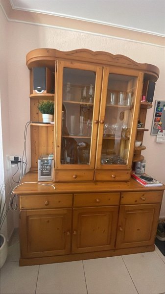Alcudia - Schöner Vitrinenschrank / Anrichte aus Holz (Landhausstil)  Zu verschenken!