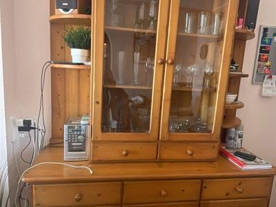 Alcudia - Schöner Vitrinenschrank / Anrichte aus Holz (Landhausstil)  Zu verschenken!