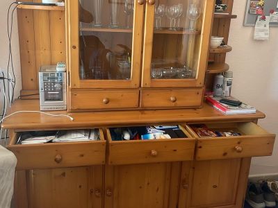 Alcudia - Schöner Vitrinenschrank / Anrichte aus Holz (Landhausstil)  Zu verschenken!