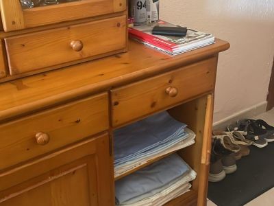 Alcudia - Schöner Vitrinenschrank / Anrichte aus Holz (Landhausstil)  Zu verschenken!