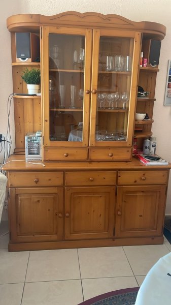 Alcudia - Schöner Vitrinenschrank / Anrichte aus Holz (Landhausstil)  Zu verschenken!