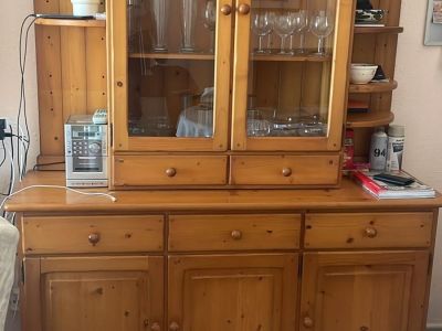 Alcudia - Schöner Vitrinenschrank / Anrichte aus Holz (Landhausstil)  Zu verschenken!