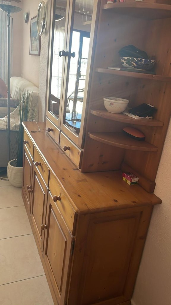 Alcudia - Schöner Vitrinenschrank / Anrichte aus Holz (Landhausstil)  Zu verschenken!