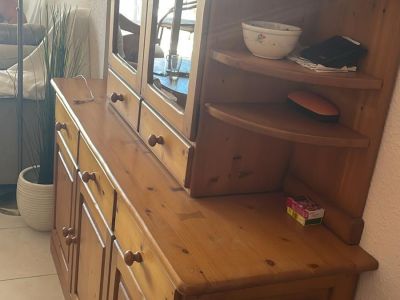 Alcudia - Schöner Vitrinenschrank / Anrichte aus Holz (Landhausstil)  Zu verschenken!