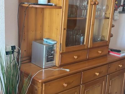 Alcudia - Schöner Vitrinenschrank / Anrichte aus Holz (Landhausstil)  Zu verschenken!