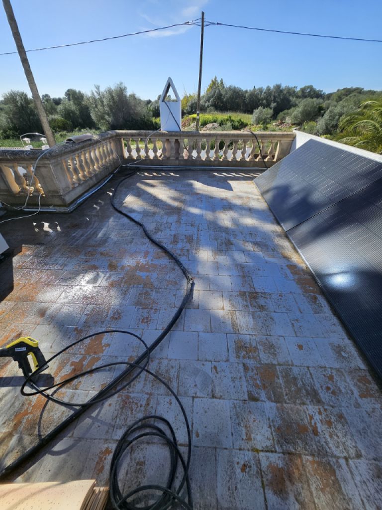 Jardinero todoterreno ofrece ayuda en el jardín