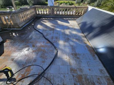 Jardinero todoterreno ofrece ayuda en el jardín