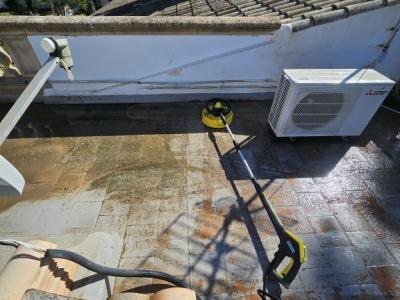 Jardinero todoterreno ofrece ayuda en el jardín