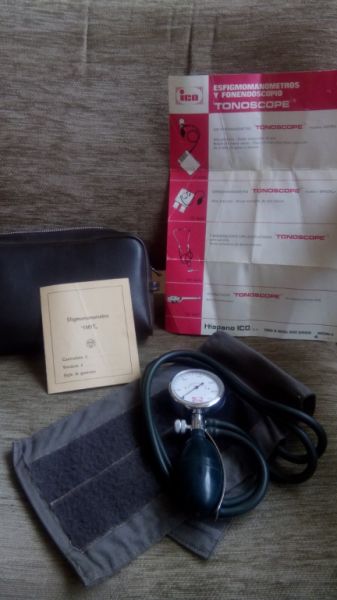 Tensiómetro de brazo antiguo