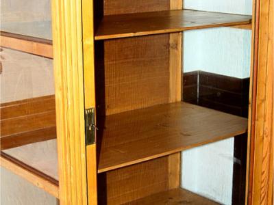 alter Bauern-Vitrinenschrank - Fichte/Lärche