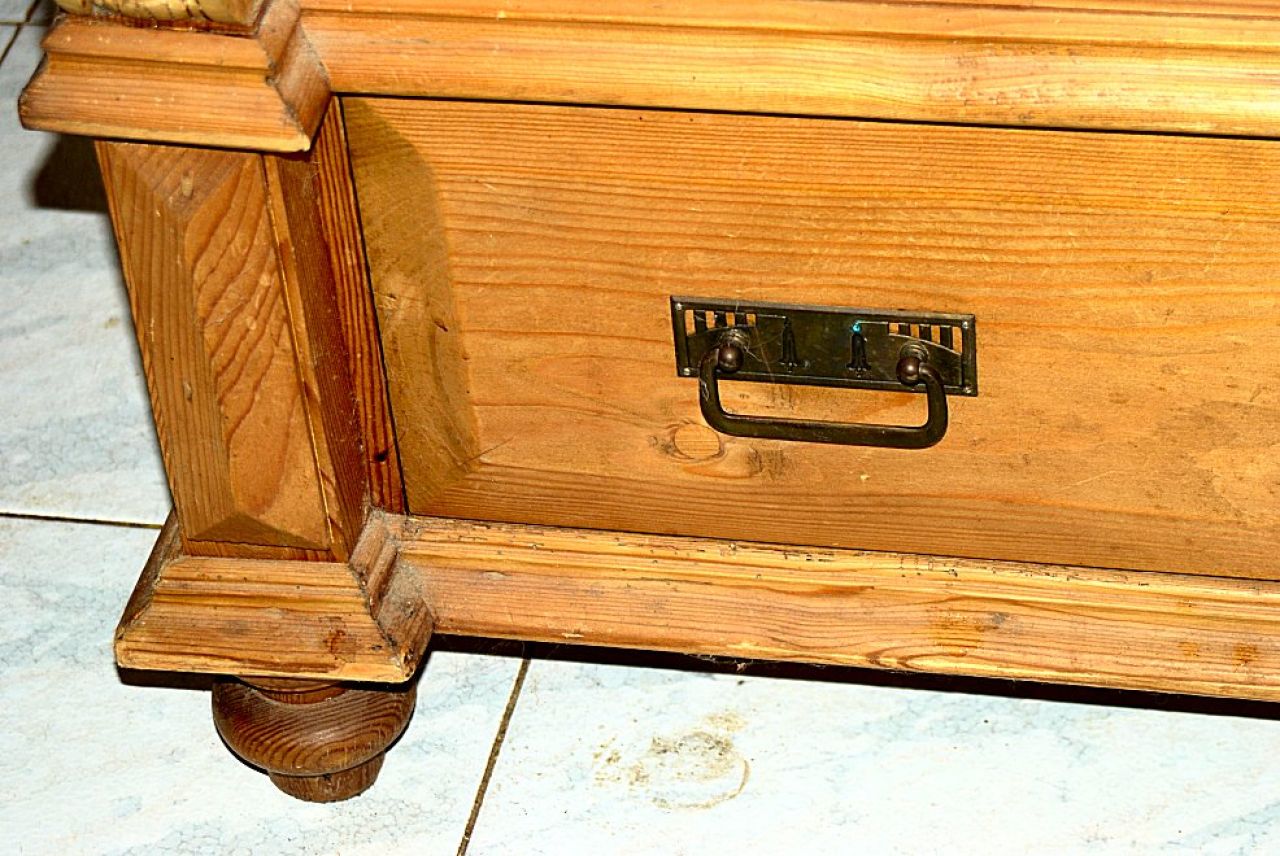 alter Bauern-Vitrinenschrank - Fichte/Lärche