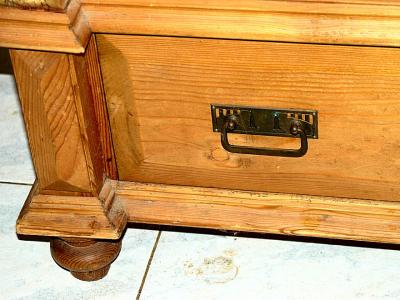 alter Bauern-Vitrinenschrank - Fichte/Lärche