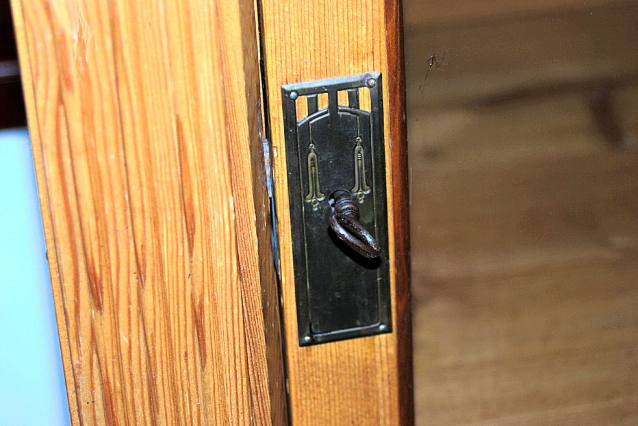 alter Bauern-Vitrinenschrank - Fichte/Lärche