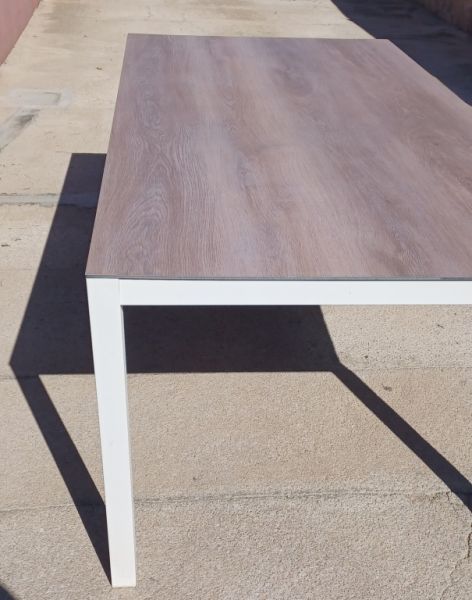 Aluminium-Gartentisch.