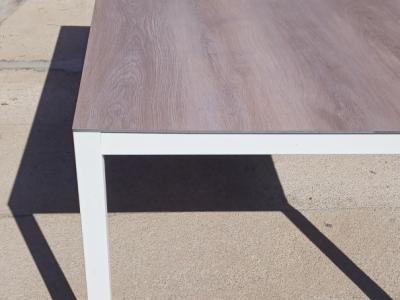 Aluminium-Gartentisch.