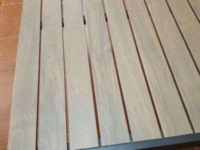 Aluminium-Gartentisch.