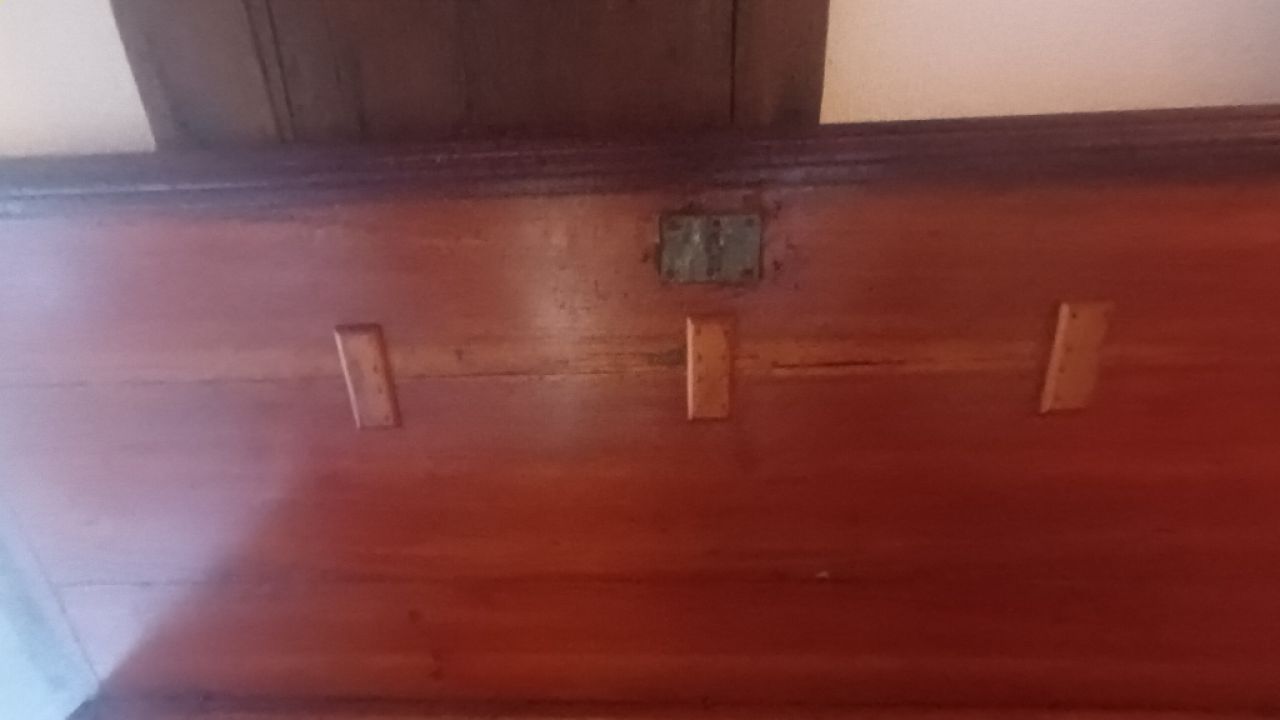 Antike Holzkommode - Truhe