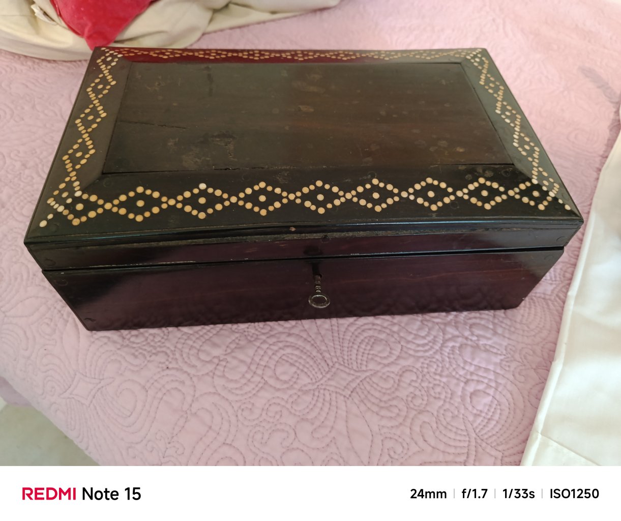 Antigua caja de joyas de ébano