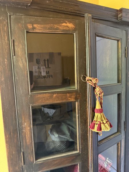 Antike Vitrine abzugeben