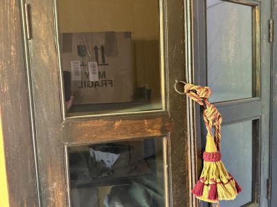 Antike Vitrine abzugeben