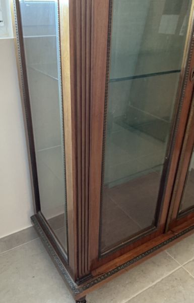 Vitrina antigua Luis XVI / Neoclasicismo, placa de mármol, aprox. 160 x 85 x 43 cm