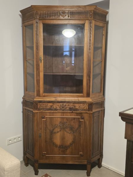 antiker Eckschrank in Nußbaum, Louis Seize