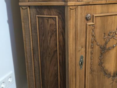 antiker Eckschrank in Nußbaum, Louis Seize