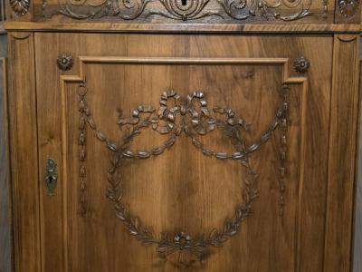 antiker Eckschrank in Nußbaum, Louis Seize
