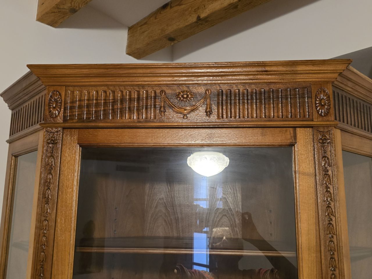 antiker Eckschrank in Nußbaum, Louis Seize