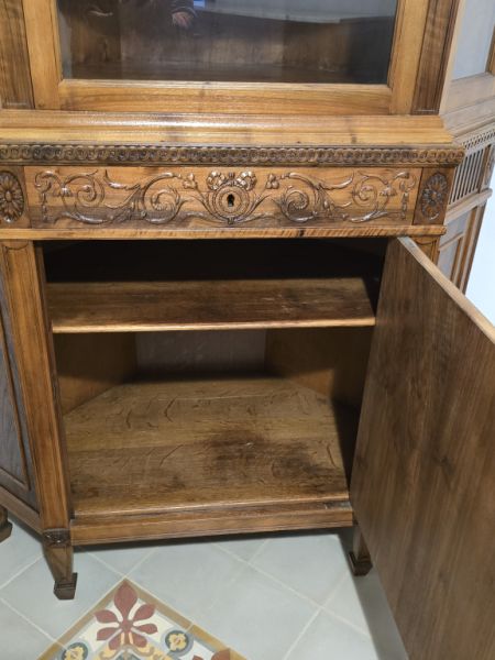 antiker Eckschrank in Nußbaum, Louis Seize