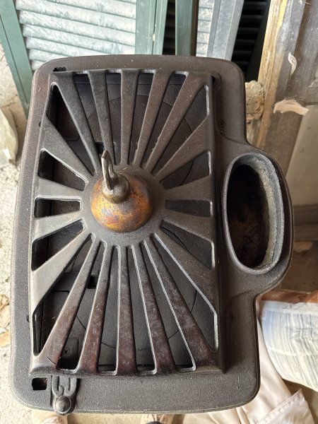 Antiker, Gusseisener Ofen -voll funktionsfähig