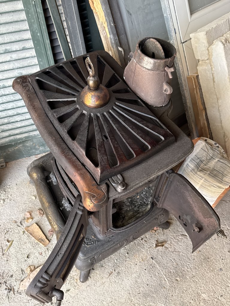 Antiker, Gusseisener Ofen -voll funktionsfähig