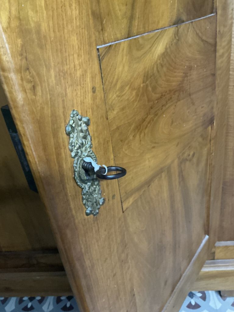 Armario antiguo de madera de cerezo – trabajo artesanal macizo, original, c. s. XIX – desmontable