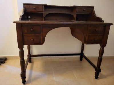 Secretario antiguo / escritorio / tocador de madera maciza marrón oscuro