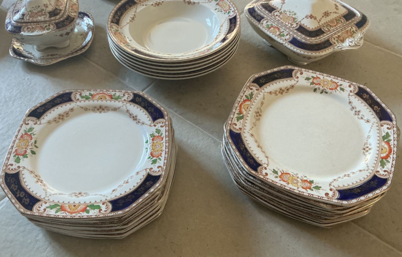 Antique English dinner service from Stratford / England
