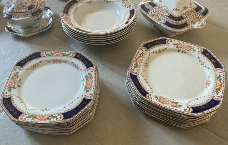Antique English dinner service from Stratford / England