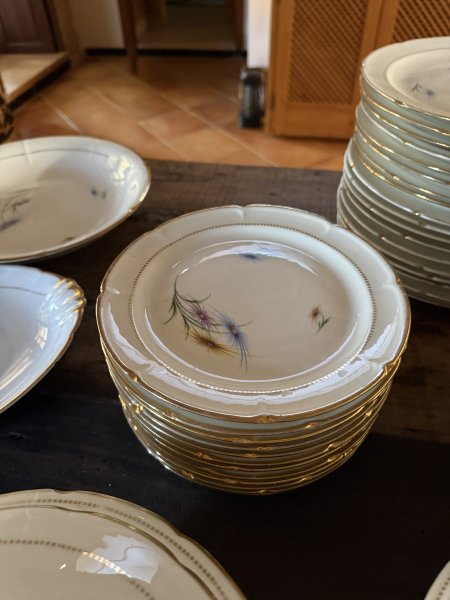 Servicio de porcelana Limoges antiguo "Kornblume" completo de 46 piezas para 12 personas