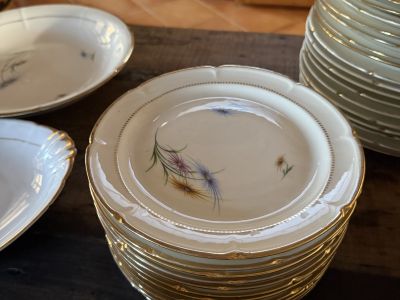 Servicio de porcelana Limoges antiguo "Kornblume" completo de 46 piezas para 12 personas