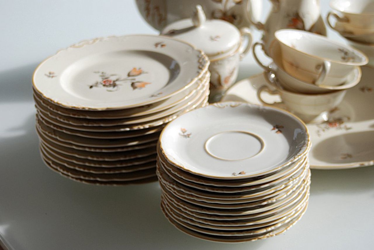Antique Tettau Coffee Service (40 pieces) 12 persons Ivory Porcelain Gold Rim 1950s