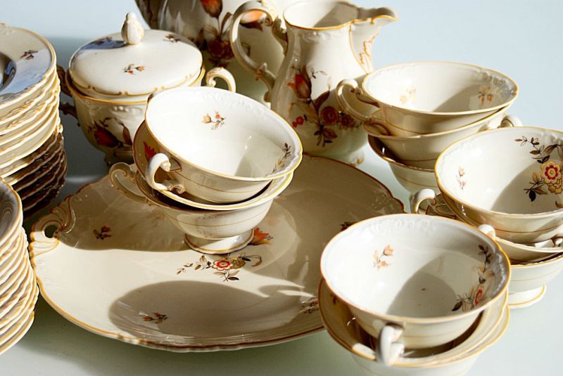 Antique Tettau Coffee Service (40 pieces) 12 persons Ivory Porcelain Gold Rim 1950s