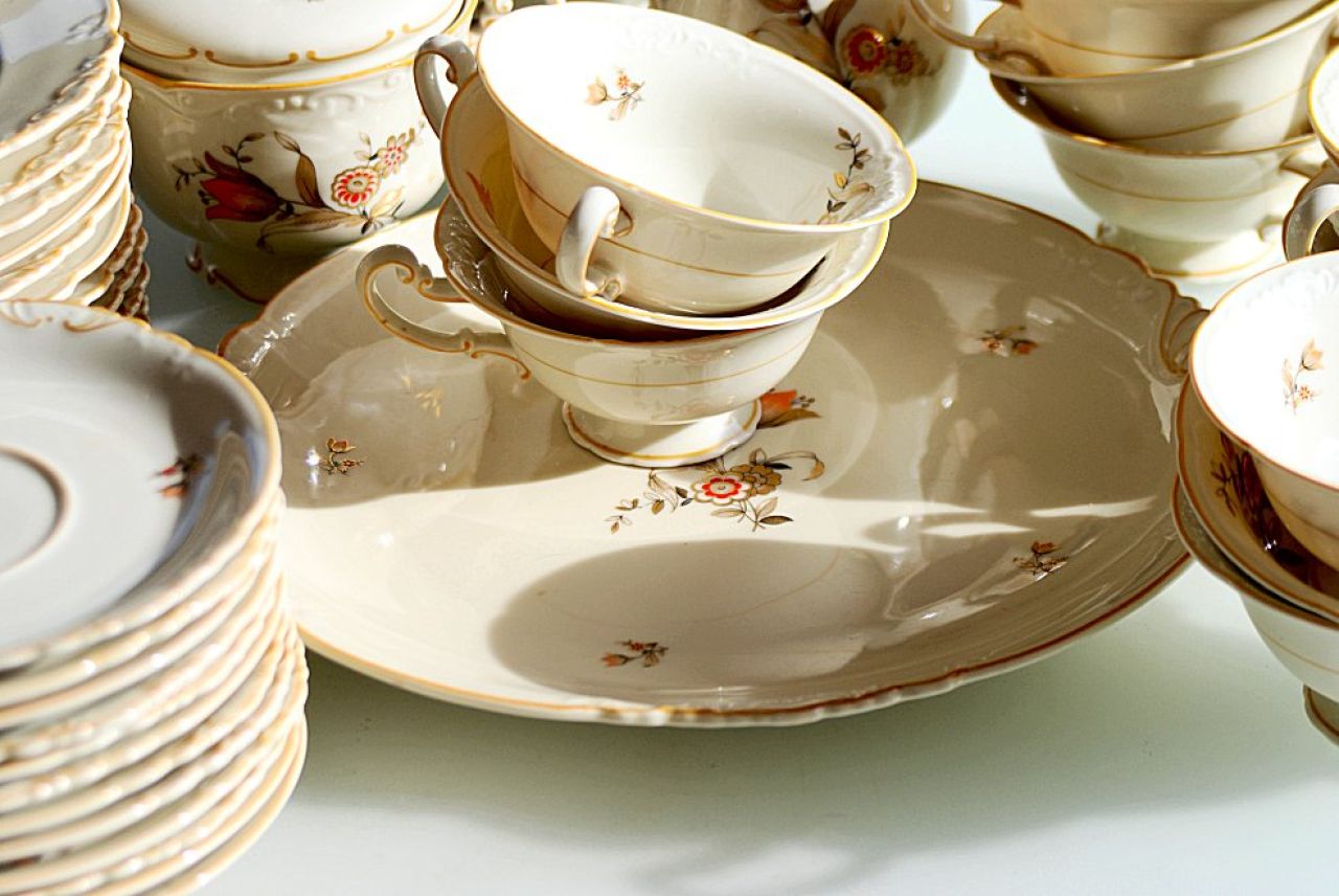 Antique Tettau Coffee Service (40 pieces) 12 persons Ivory Porcelain Gold Rim 1950s
