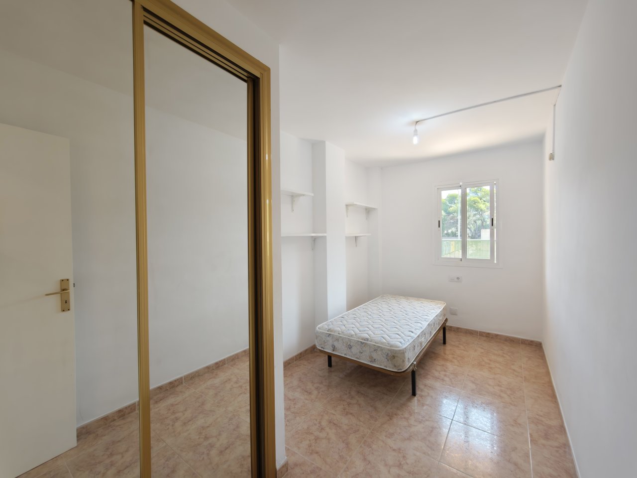 Apartment with large outdoor areas, modern kitchen, underground parking Portocristo